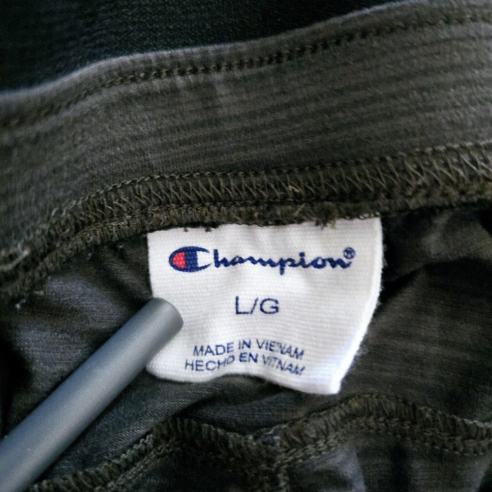 Champion Men's Green Shorts Size Large L Zipper Pockets Activewear Gym 32 Waist - Picture 10 of 12